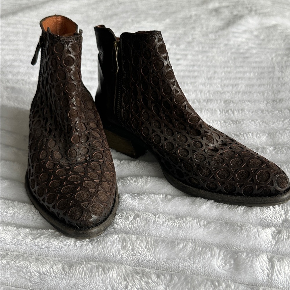 Kanna Textured Dark Brown Moto Boots